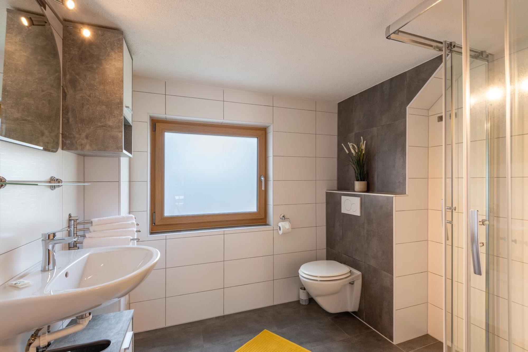 Modernes Apartment - 3 Schlafzimmer - 2 Kostenlose Parkplaetze Fuegen Ngoại thất bức ảnh